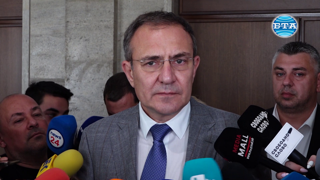 БСП ще внесе за обсъждане в парламента решение в Украйна да не се изпращат български военнослужещи, каза Борислав Гуцанов