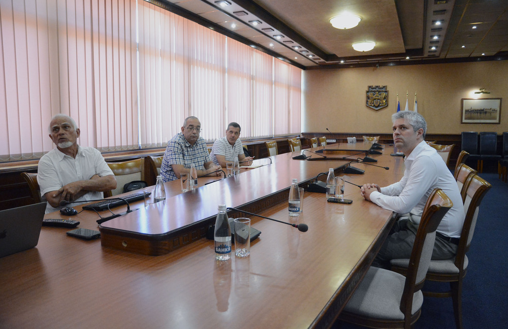 Община Варна: Кметът Благомир Коцев се запозна с предложение за справяне с акумулирането на пясък на пристанище Карантината