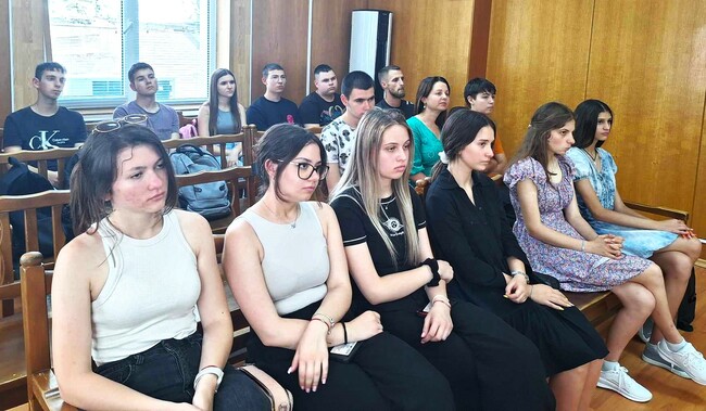 Гимназисти от Силистра наблюдаваха наказателното производство с подсъдим за шофиране след употреба на алкохол