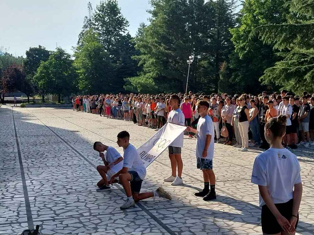 Учениците от Професионална гимназия "Ген. Владимир Заимов" в град Сопот отбелязаха Международния олимпийски ден