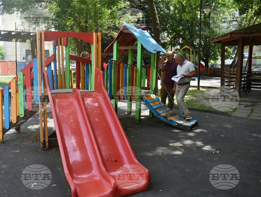 Нови съоръжения ще бъдат монтирани в детските площадки в Разград