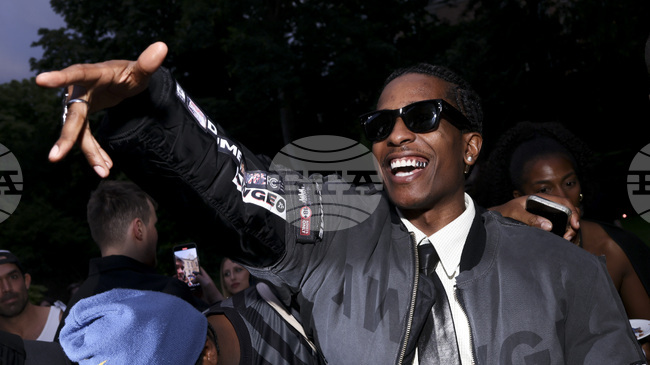 Рапърът Ейсап Роки оглави класацията на „Билборд" за албуми