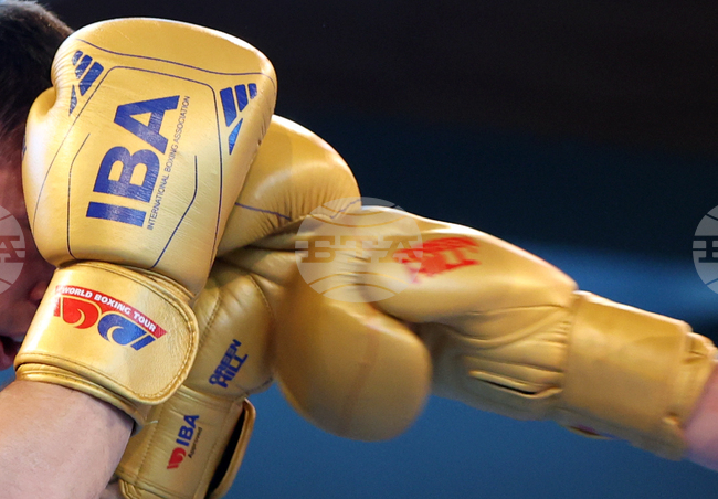 Николай Карабойков се класира за четвъртфиналите на Европейското първенство по бокс за юноши в Германия