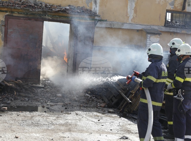 Пожар е възникнал тази сутрин във фабрика за пелети в казанлъшкото село Дунавци