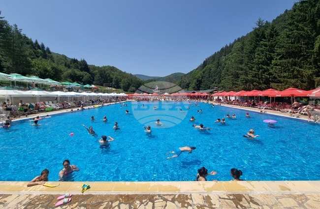 Село Чифлик - лято - плувен басейн