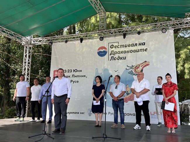Кметът Пенчо Милков даде началото на първия за Русе Фестивал на драконовите лодки