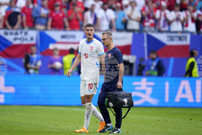 Патрик Шик вкара два гола за трудна победа на Чехия над Фарьорските острови