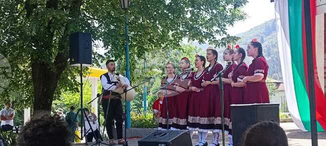 Село Смилян - „Изворен глас“ - фолклорен събор