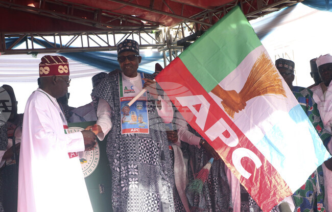 НАН: Управляващата партия на Нигерия отхвърли прогнозите, че се разпада