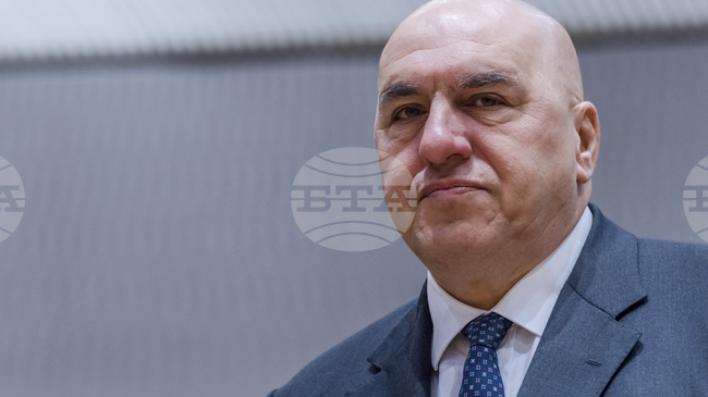 Италианският министър на отбраната Гуидо Крозето е блокиран в Дубай със семейството си