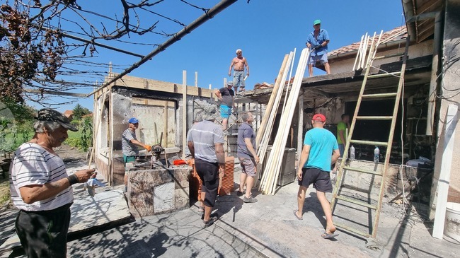 Село Стамболийски - изгоряла къща - взаимопомощ