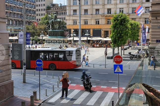 Сръбските граждани имат повече доверие в Русия и Китай, отколкото в ЕС, според проучване на Евробарометър