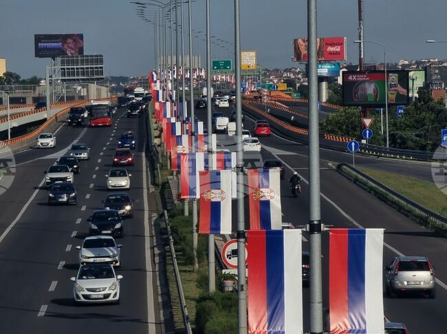 Стачка и протест в Белград на служителите от сръбския образователен сектор