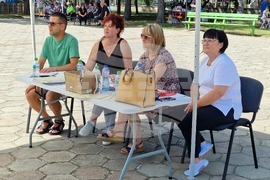 Недан - дефиле на народната носия