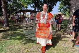 Недан - дефиле на народната носия