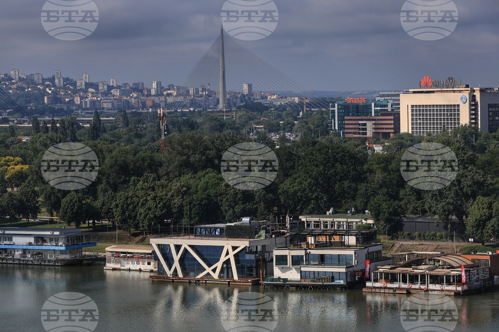 Fire Breaks Out on Roof of Higher Court Building in Belgrade