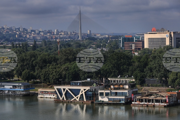 Fire Breaks Out on Roof of Higher Court Building in Belgrade