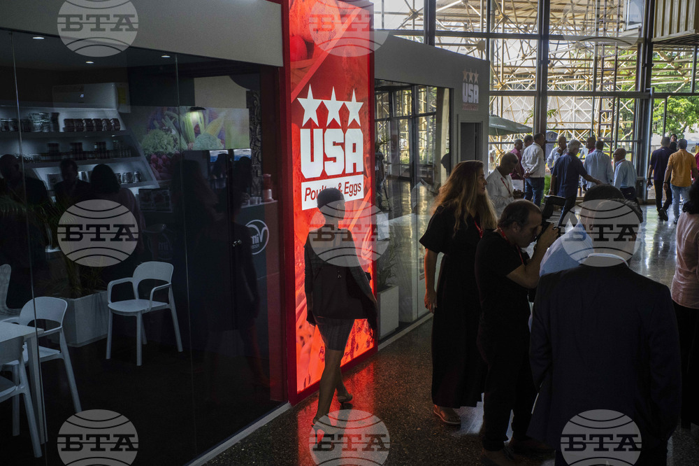 Търговският дефицит на САЩ се понижава слабо до 901 млрд. долара през 2025 г.