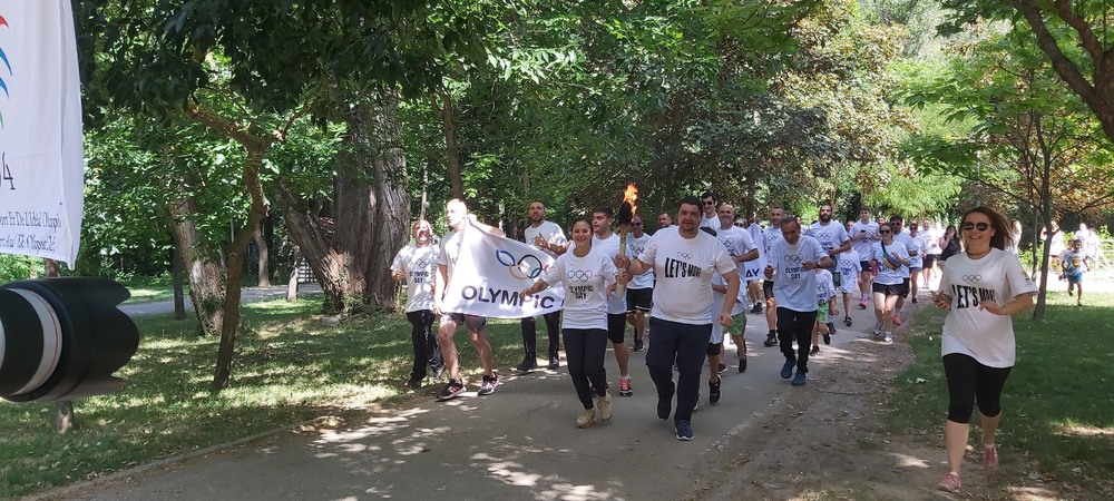 Студенти и преподаватели от ЮЗУ „Неофит Рилски“ отбелязаха Международния олимпийски ден с факелно бягане