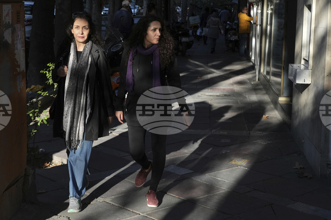 Двама души са арестувани в Иран след участието на жени без хиджаб в маратон