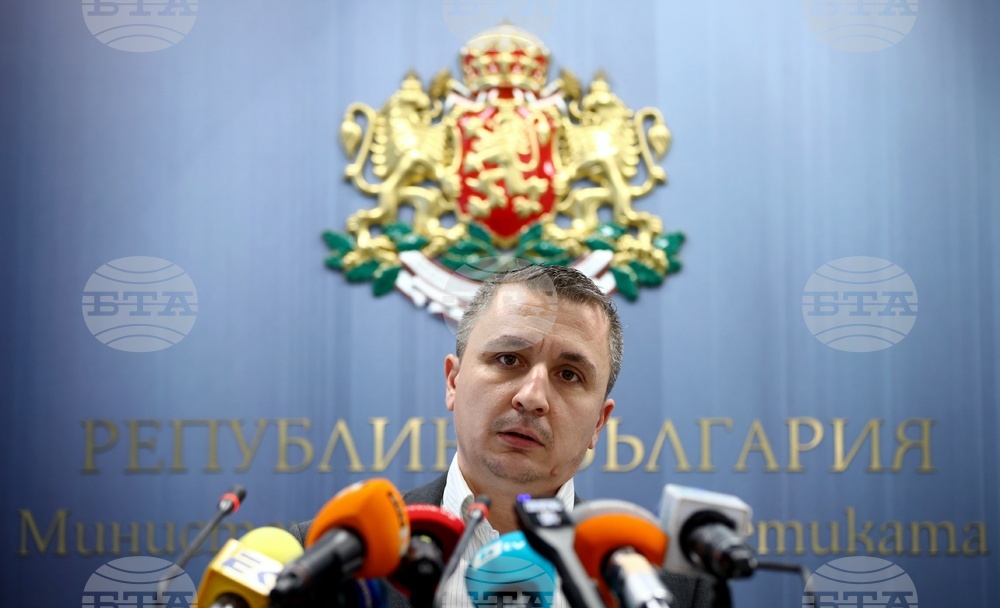 Към момента проблем за електроенергийната система не се наблюдава, каза министър Николов