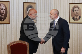 Президент - ГЕРБ-СДС - консултации