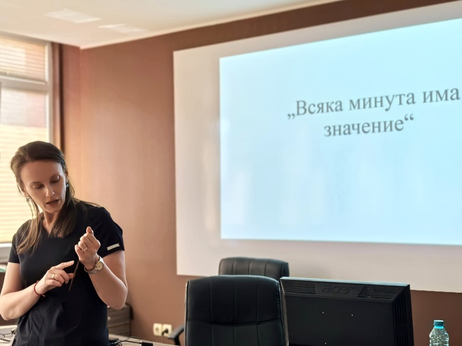 УМБАЛСМ „Н. И. Пирогов“: Десетки хора от различни части на България бяха консултирани и обучени от доц. Мария Димитрова, доц. Николай Велинов и екипа на Клиниката по нервни болести в "Пирогов"