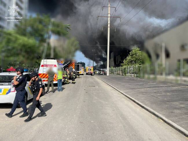 Две жени загинаха, а 26 души бяха ранени при сутрешната атака с дронове в Одеса, съобщи областният управител