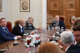 Президент - ГЕРБ-СДС - консултации