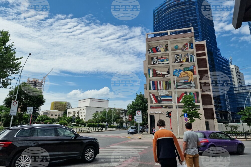 Новата учебна година в Албания започна днес, 28 хиляди деца седнаха на чиновете за първи път
