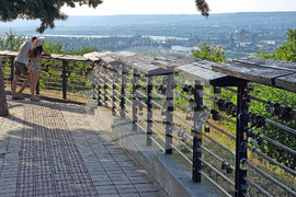 Варна - Панорамна площадка - предпазен парапет - катинари