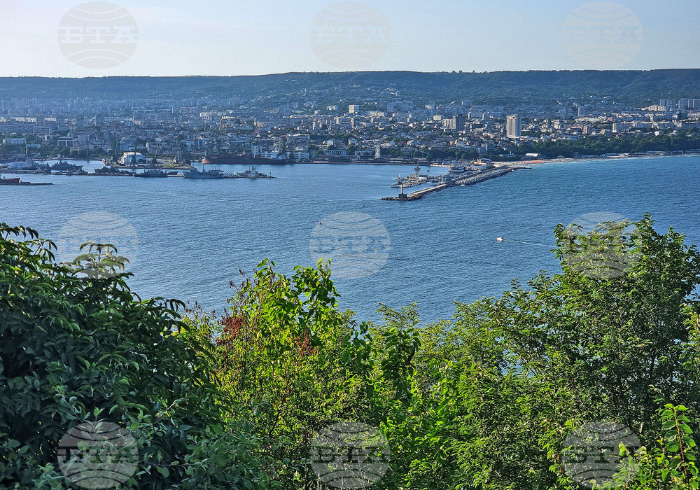 Варна - Панорамна площадка - предпазен парапет - катинари