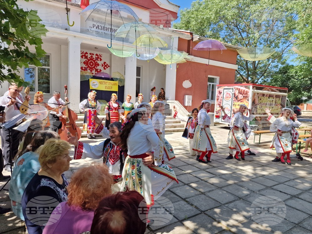 С музикална програма, водосвет за здраве и освещаване на курбан отбелязват селищния празник жители на кв. „Въбел“ в Търговище
