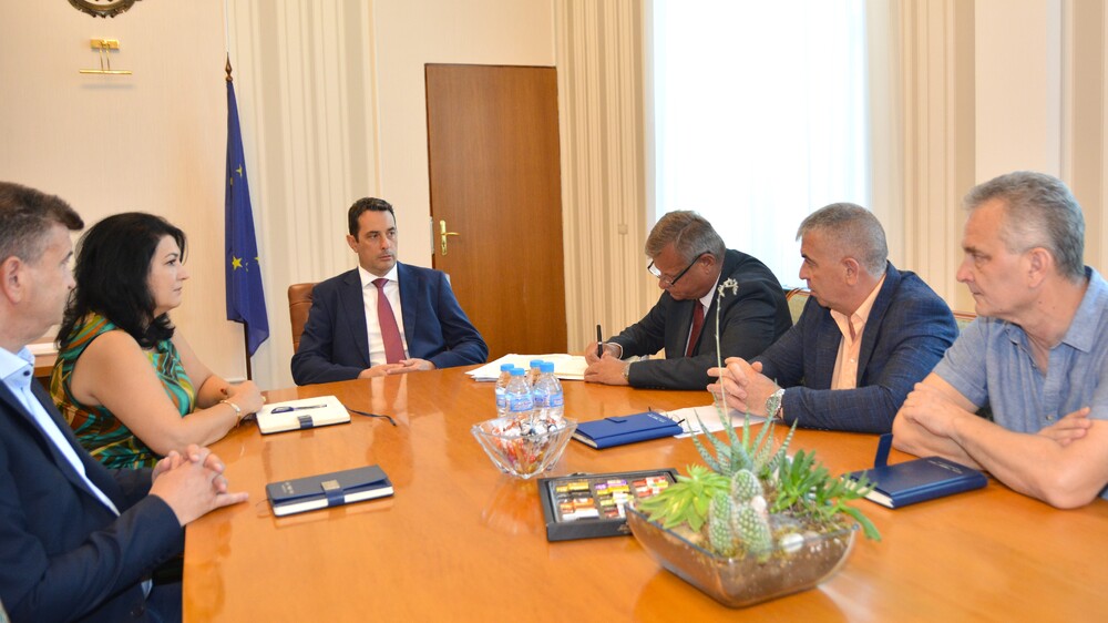 МТС: БДЖ увеличава влаковете между София до Бургас и въвежда електронни устройства за продажба на билети във влака 