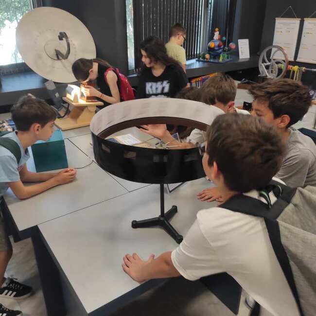 Отзвук от откриването на обновения кабинет по физика в НПТМ