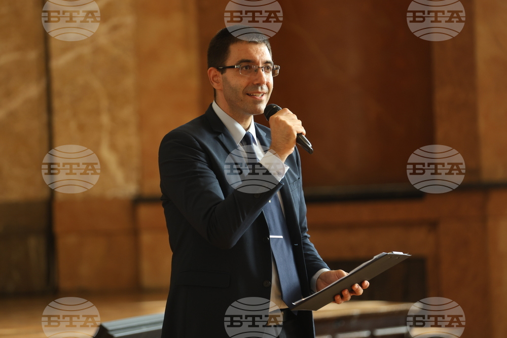 СУ „Св. Климент Охридски“ - Андрю Коутс - лекция - „Изследване на Слънчевата система“