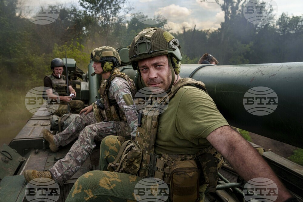 Върховната рада на Украйна прие закон, според който чужденци ще може да заемат офицерски длъжности в украинските въоръжени сили