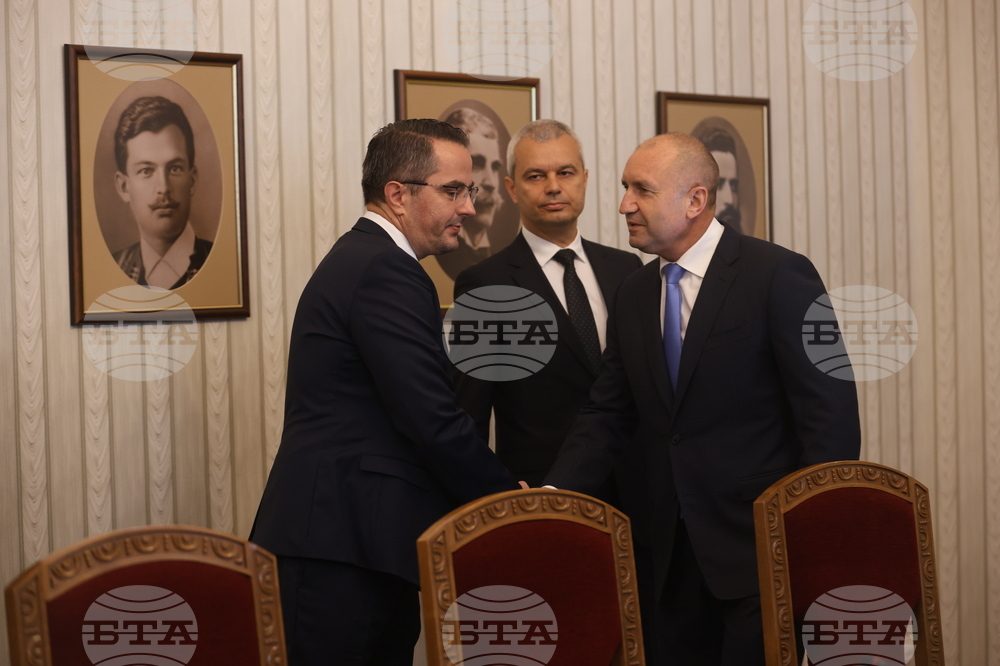 Президент - „Възраждане“ - консултации