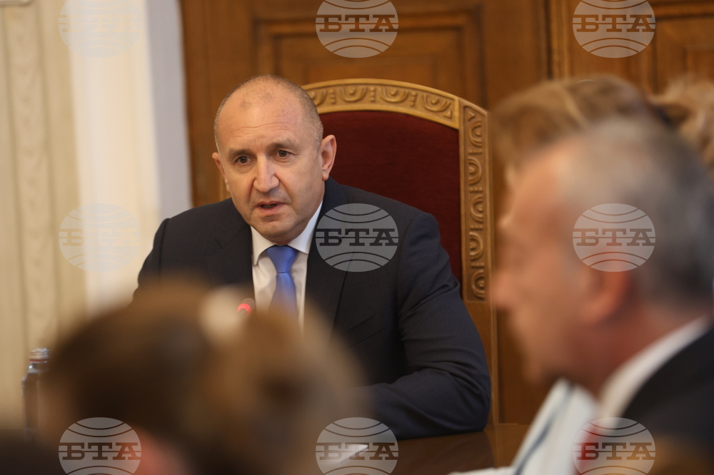 Президент - „Възраждане“ - консултации