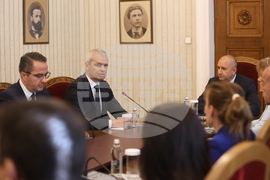 Президент - „Възраждане“ - консултации