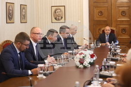 Президент - „Възраждане“ - консултации