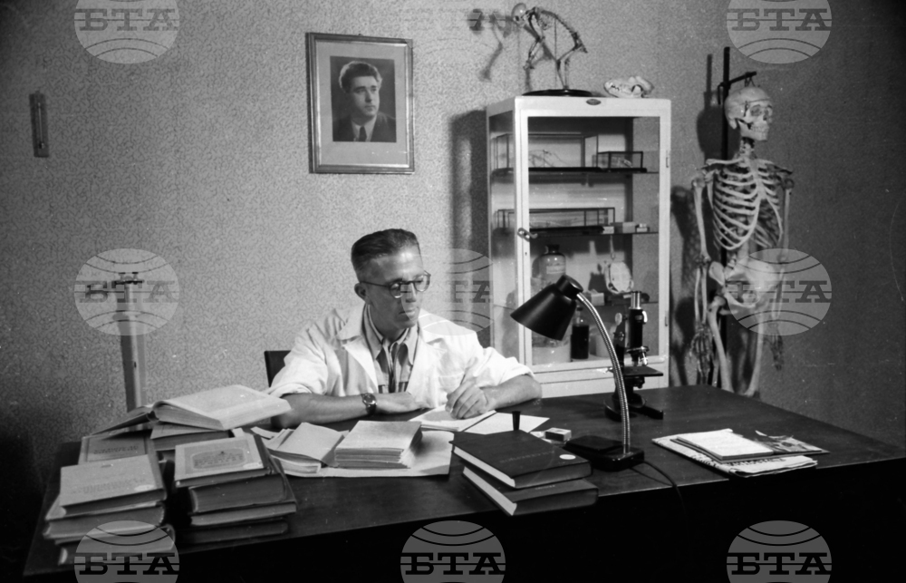 На 11 февруари 1952 г. в Съюза на българските писатели приключва обсъждането на романа „Тютюн“ от Димитър Димов
