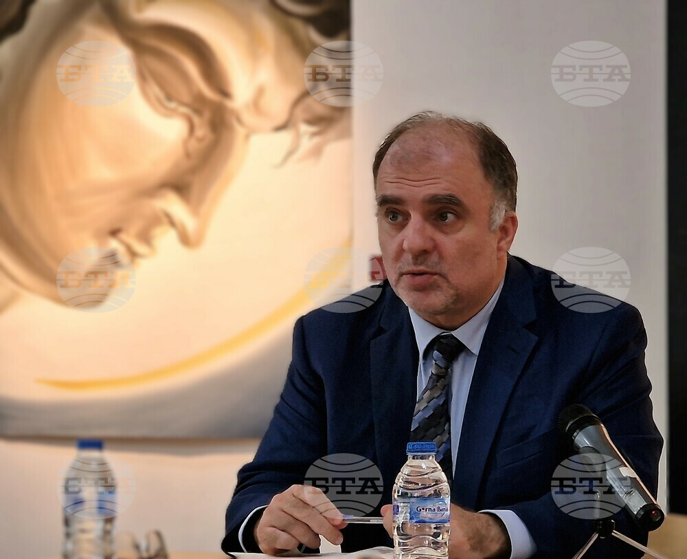 Culture Minister Urges Politicians to Put National Interests above Party Gains