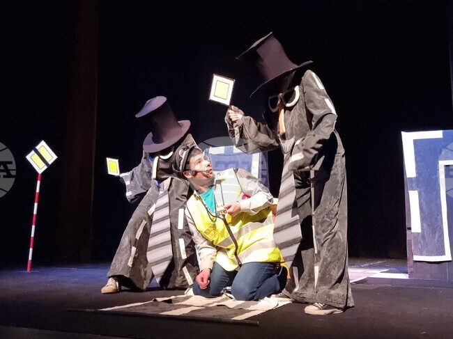 Четири институции подаряват на децата на Кърджали тематично представление в навечерието на Националния ден на безопасността на движение по пътищата