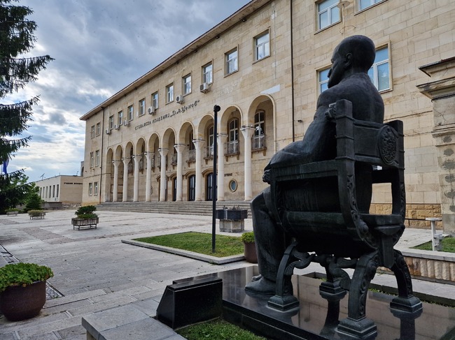 Деканът на факултет „Финанси“ в Свищовската академия бе избран за втори мандат в УС на Асоциацията на българските застрахователи