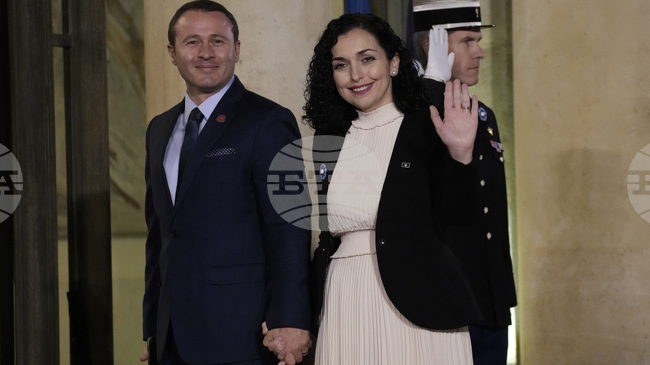 Косовският президент замина на посещение във Ватикана