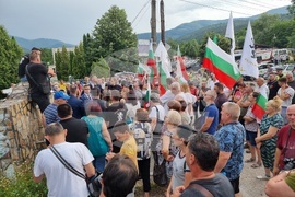 Село Бързия - преминаване на тирове през прохода Петрохан - протест