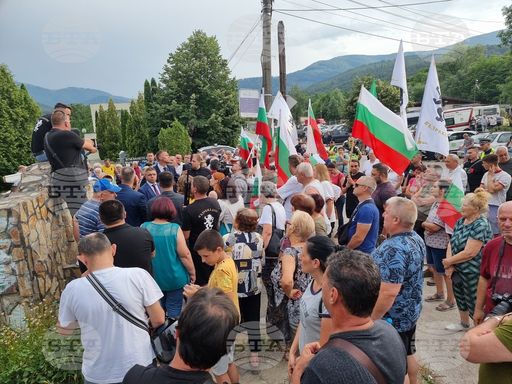 Село Бързия - преминаване на тирове през прохода Петрохан - протест