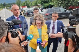 Село Бързия - преминаване на тирове през прохода Петрохан - протест