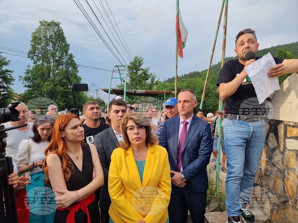 Село Бързия - преминаване на тирове през прохода Петрохан - протест